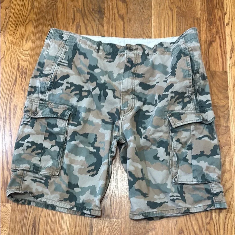 Levi’s Camo Cargo Shorts Men’s 40 Green Brown Camouflage Cotton Casual